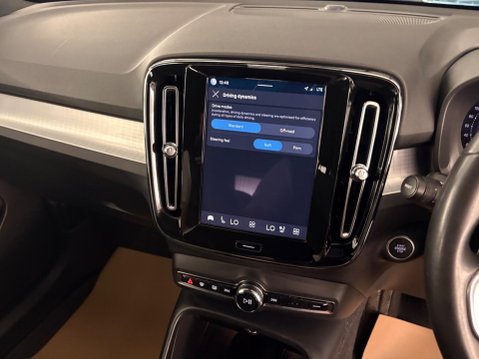 Volvo XC40 2.0 B3 MHEV Plus Dark DCT Auto Euro 6 (s/s) 5dr 19