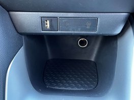 Toyota Yaris 1.5 Yaris Design HEV CVT 5dr 54