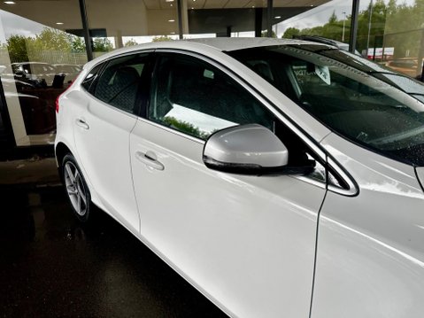 Volvo V40 1.6 T2 R-Design Euro 5 (s/s) 5dr 8