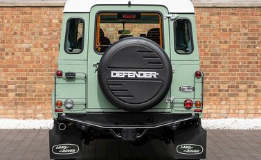 Land Rover Defender 110 Heritage Station Wagon 5