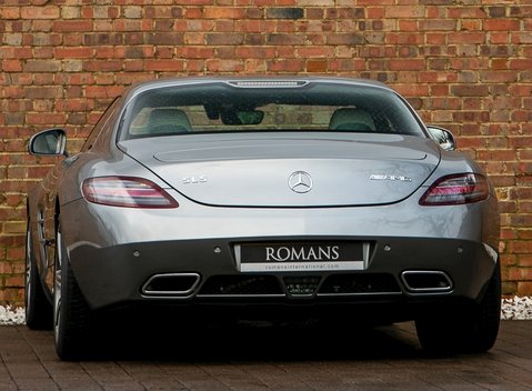 Mercedes-Benz SLS AMG 3