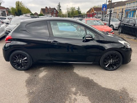 Peugeot 208 1.2 PureTech Black Edition Euro 6 3dr 7