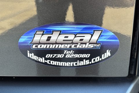 Land Rover Defender 90 D300 Hard Top X-Dynamic HSE 13