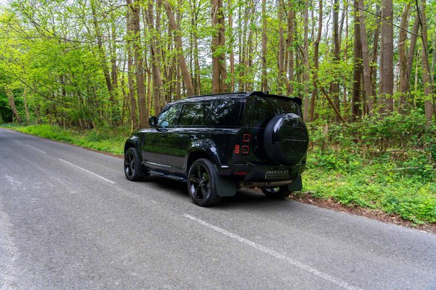 Land Rover Defender 110 HARD TOP SE. VAT Q. REAR SEAT CONVERSION. 22S. HUD. 4