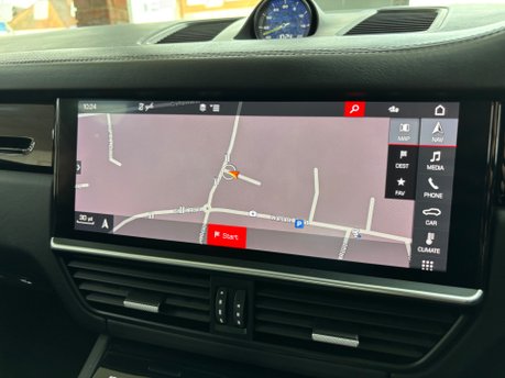 Porsche Cayenne 4.0 V8 E-Hybrid 17.9kWh Turbo S Coupe 5dr Petrol Plug-in Hybrid (680ps) 31