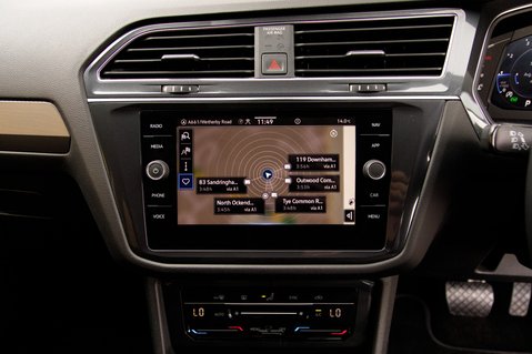 Volkswagen Tiguan Allspace LIFE TSI DSG 27