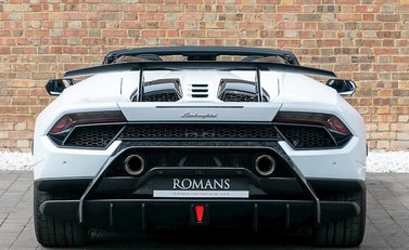 Lamborghini Huracan Spyder LP640-4 Performante 5