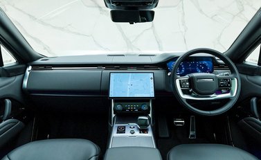 Land Rover Range Rover P530 SV 17