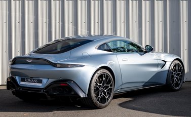 Aston Martin V8 Vantage 7