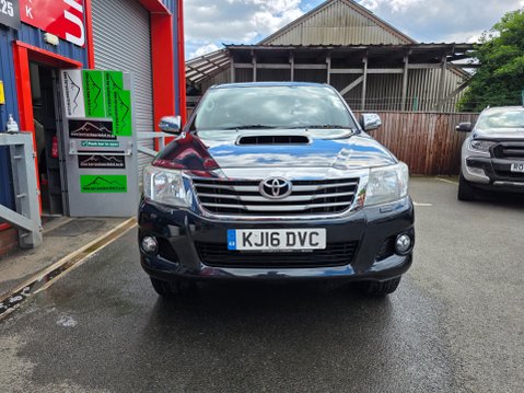 Toyota Hilux INVINCIBLE 4X4 D-4D DCB Auto 2