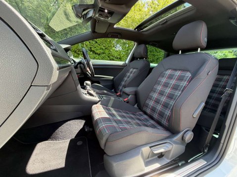 Volkswagen Golf 2.0 Golf GTi TSi Semi-Auto 3dr 25