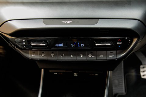 Hyundai BAYON T-GDI PREMIUM MHEV 39