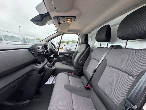 Renault Trafic LWB L2H1 Low Roof Business L130 EURO 6 13