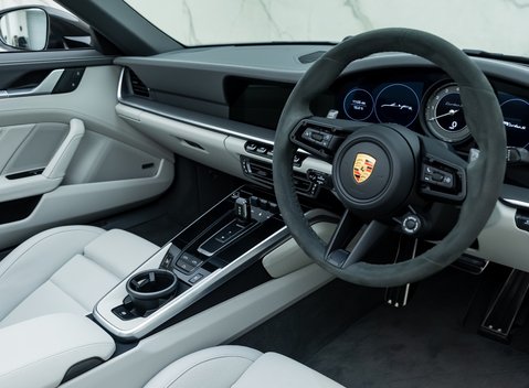 Porsche 911 Turbo S Cabriolet (992) 11