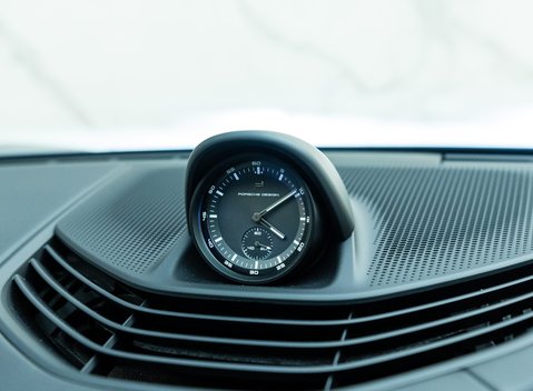 Porsche Taycan GTS Sport Turismo 19