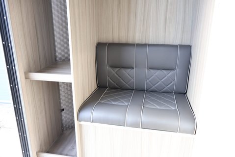 Renault Master 3.5 ton Coach Built Freddie Gover Horsebox with uprated suspension alloys  51