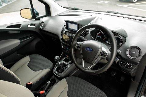 Ford Tourneo Courier TITANIUM 4