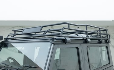 Land Rover Defender 90 Adventure 30