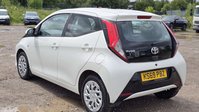 Toyota Aygo 1.0 VVT-i x-play Hatchback 5dr Petrol x-shift Euro 6 (71 ps) 27