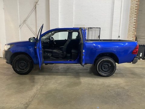 Toyota Hilux ACTIVE 4WD D-4D ECB 6