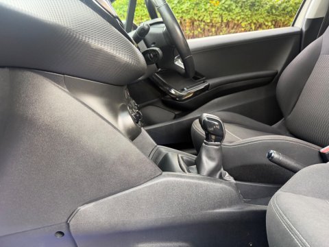 Peugeot 208 1.2 PureTech Black Edition Euro 6 3dr 28