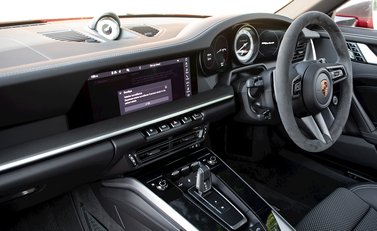 Porsche 911 Turbo S Cabriolet (992) 17