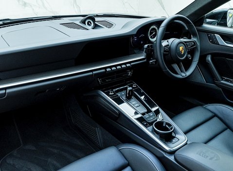 Porsche 911 Turbo S (992) 14