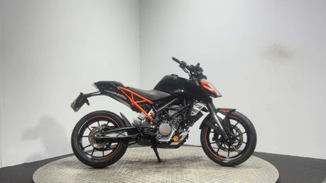 KTM Duke 2017 19K SPARES OR REPAIR PROJECT NAKED SUPERMOTO BIKE 125CC 1