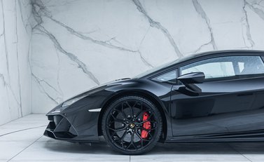 Lamborghini Huracan LP640-4 EVO 32