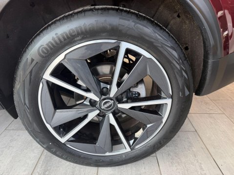 Nissan Qashqai 1.3 DIG-T MHEV Tekna XTRON Euro 6 (s/s) 5dr 15