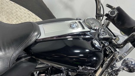 Harley-Davidson Touring 1690 FLHRC ROADKING CLASSIC 2012 TO MANY EXTRAS 21' WHEEL 20