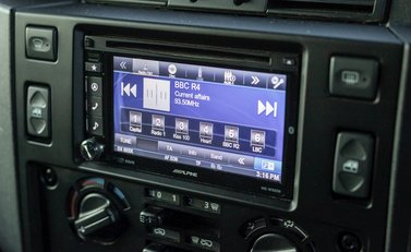 Land Rover Defender 90 XS URBAN TRUCK Carbon Edition 18