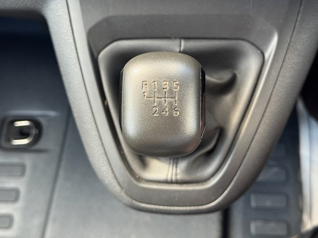 Vauxhall Vivaro LWB L2H1 Low Roof F2900 Air Con EURO 6 35