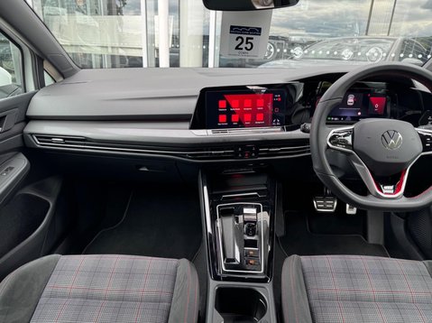 Volkswagen Golf GTI TSI DSG 29