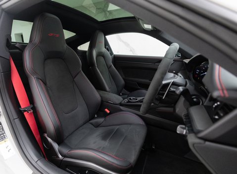Porsche 911 CARRERA GTS (992) 9