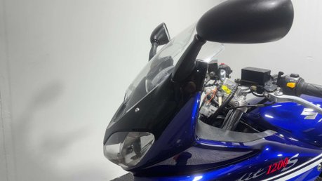 Suzuki Bandit 1200 2005 ONLY 21K NEW MOT SERVICED VERY CLEAN ICONIC MK2 NAKED 39