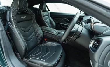 Aston Martin DBS Superleggera 16