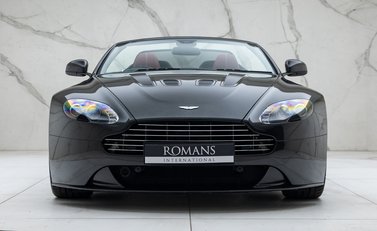 Aston Martin V12 Vantage ROADSTER 10