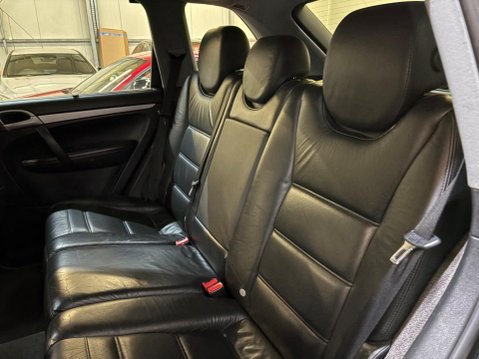 Porsche Cayenne 3.2 V6 Tiptronic S AWD 5dr 14