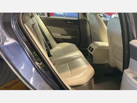 Jaguar XE 2.0d Portfolio Auto Euro 6 (s/s) 4dr 9