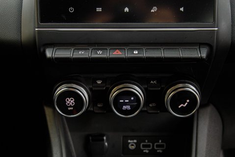 Renault Captur TECHNO E-TECH 39