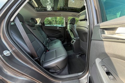 Hyundai TUCSON CRDI PREMIUM SE - 2 OWNERS - 10 HYUNDAI SERVICES  35