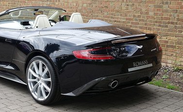 Aston Martin Vanquish Volante 12