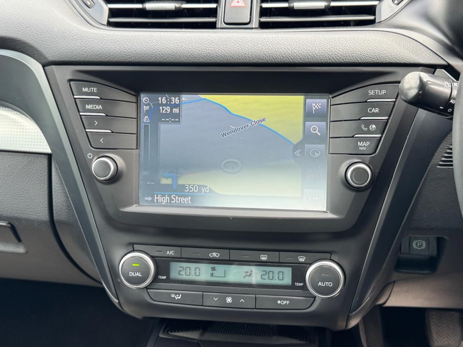 2016 Toyota Avensis — image 13