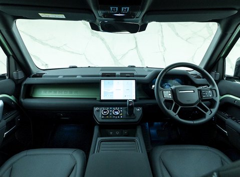 Land Rover Defender 110 75th Anniversary P400e 16