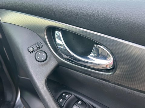 Nissan Qashqai 1.2 DIG-T N-Connecta XTRON Euro 6 (s/s) 5dr 30