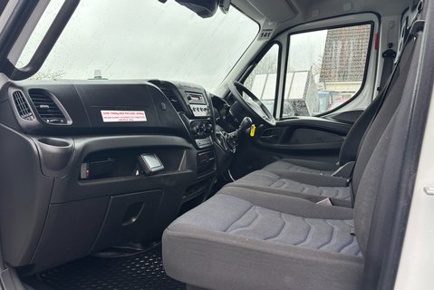 Iveco Daily 70C18D Crew Cab Dropside with Hiab X-Hiduo 062 Crane 16