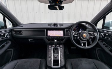 Porsche Macan GTS 19