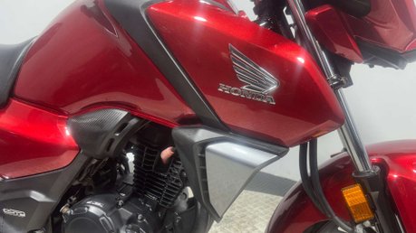 Honda CB 2021 ONLY 11K NEW MOT SERVICED ICONIC 125CC LEARNER COMMUTER BIKE 44