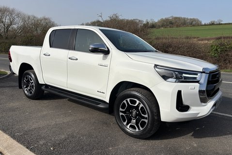 Toyota Hilux Invincible 4WD D-4D Double Cab Pickup 5